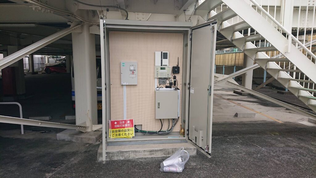 （某）神戸高速高架下駐車場　自火報通報システム設置工事